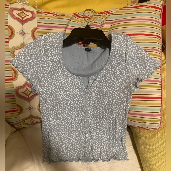 BRANDY MELVILLE BLUE FLORAL ZELLY TOP - Picture 1 of 3